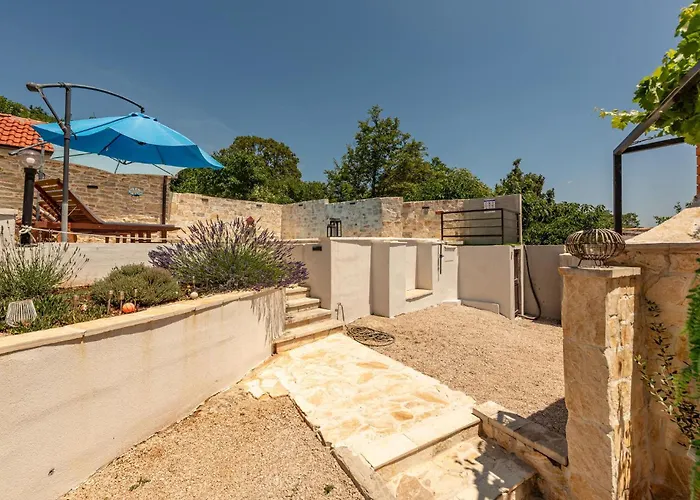 Kuca Za Odmor Kamen Ferienhaus *