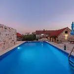 Kuca Za Odmor Kamen *