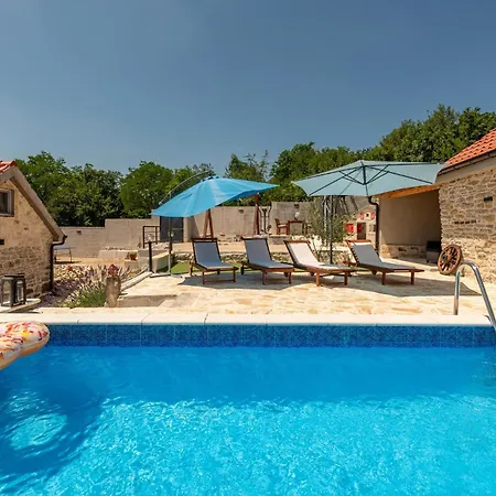 Kuca Za Odmor Kamen Ferienhaus *