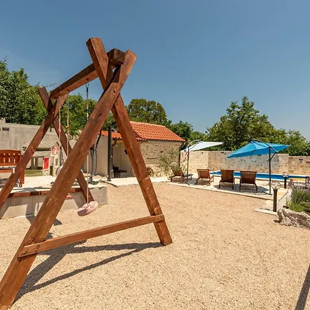 Kuca Za Odmor Kamen Ferienhaus *