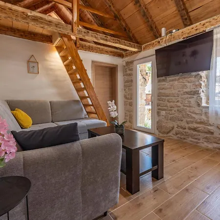 Kuca Za Odmor Kamen Ferienhaus *