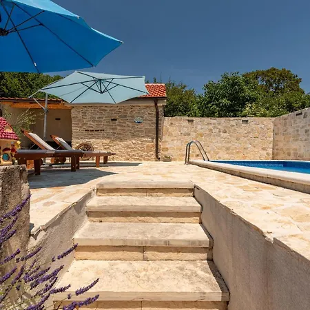 Kuca Za Odmor Kamen Ferienhaus *